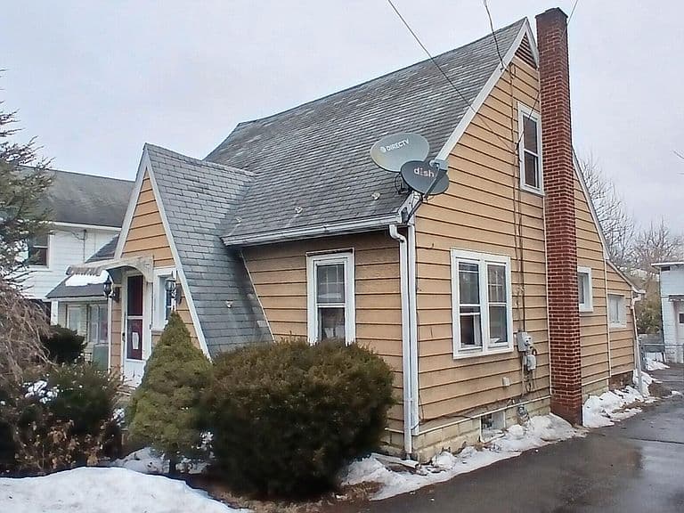 Listing photo 2
