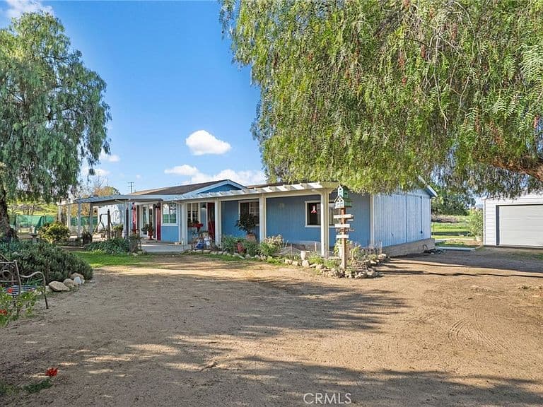 Listing photo 4