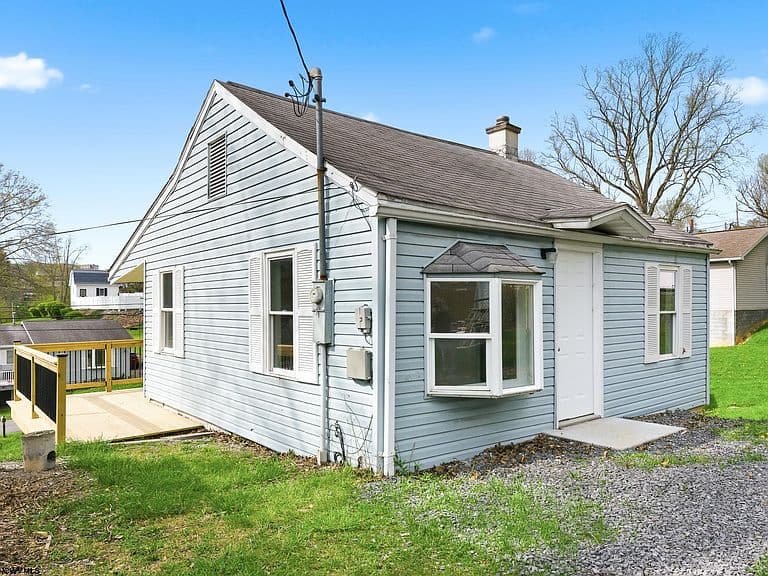 Listing photo 3