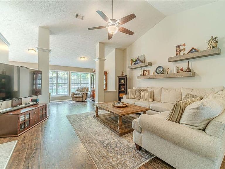 Listing photo 4