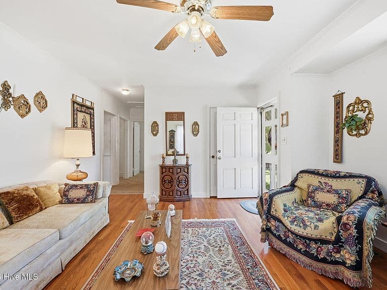 Listing photo 4