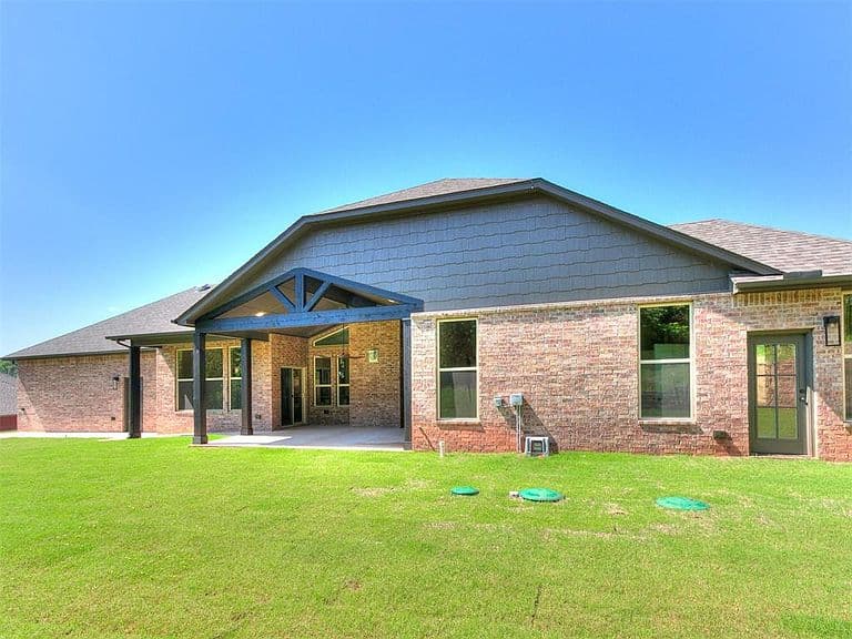 Listing photo 5