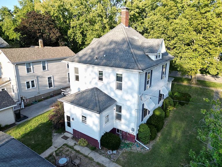 Listing photo 3