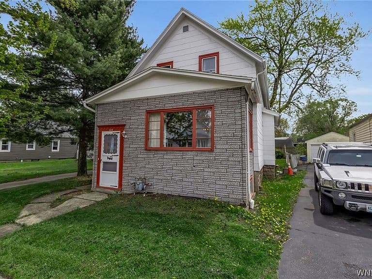 Listing photo 3