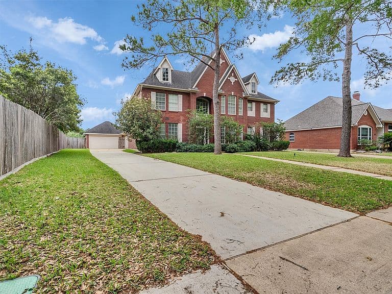 Listing photo 2