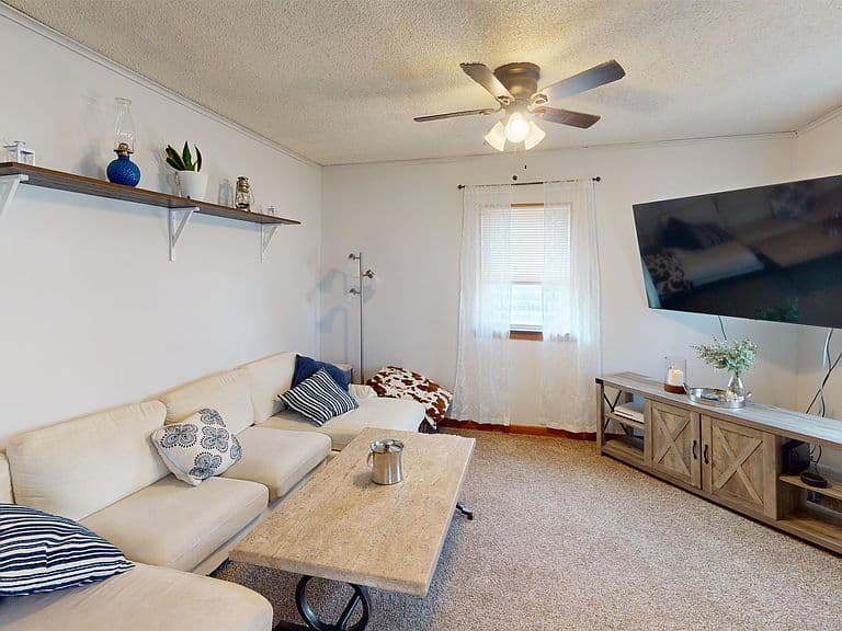 Listing photo 5