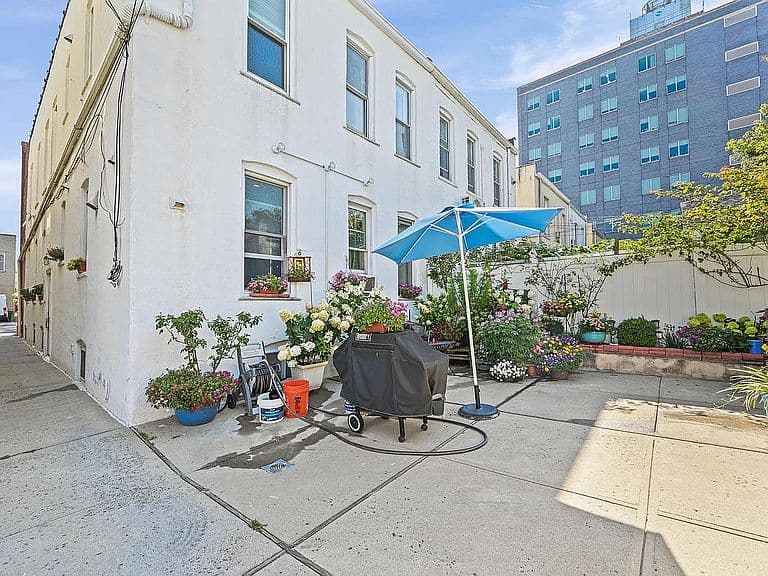 Listing photo 5