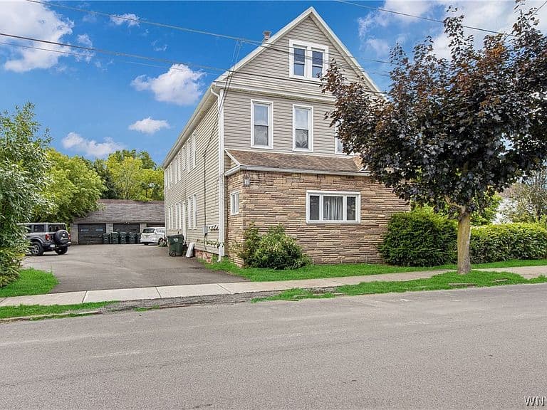 Listing photo 2