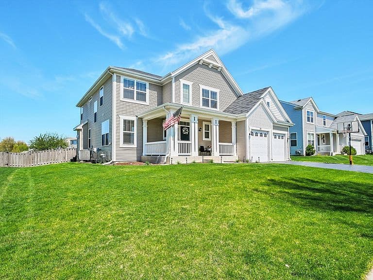 Listing photo 2
