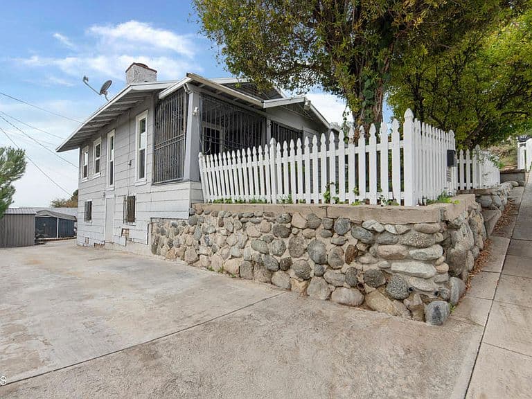 Listing photo 2
