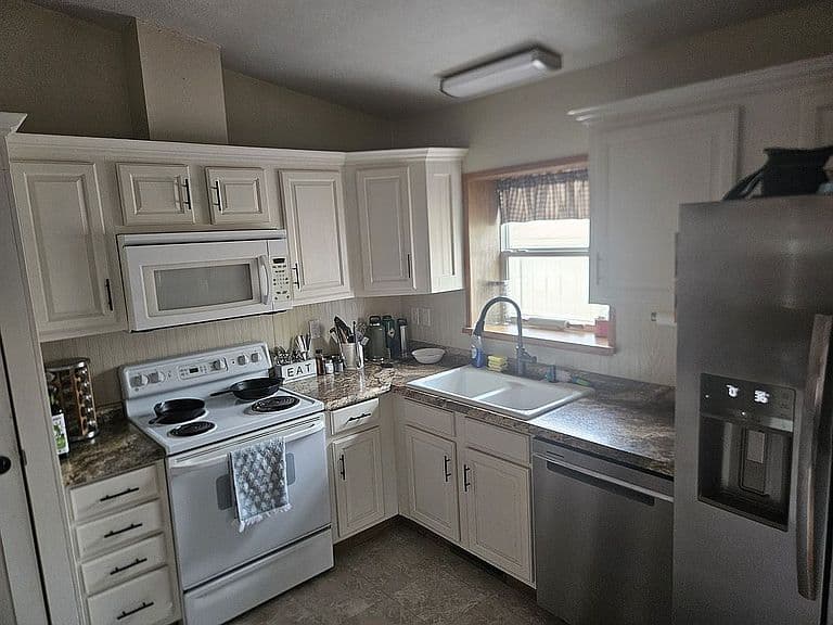 Listing photo 3