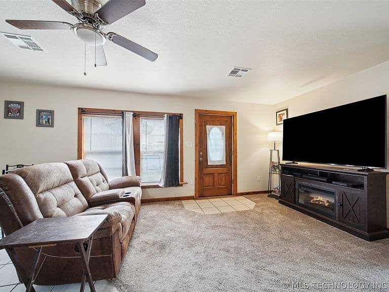 Listing photo 5