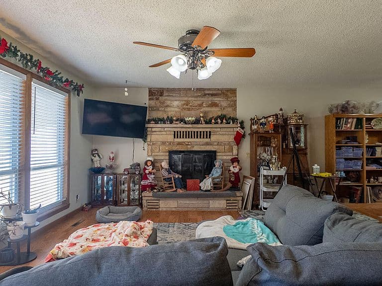 Listing photo 3