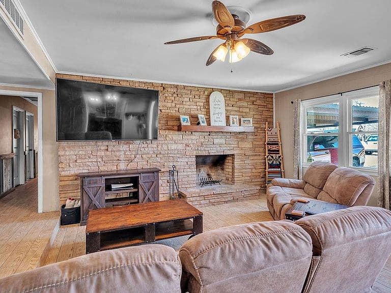 Listing photo 5