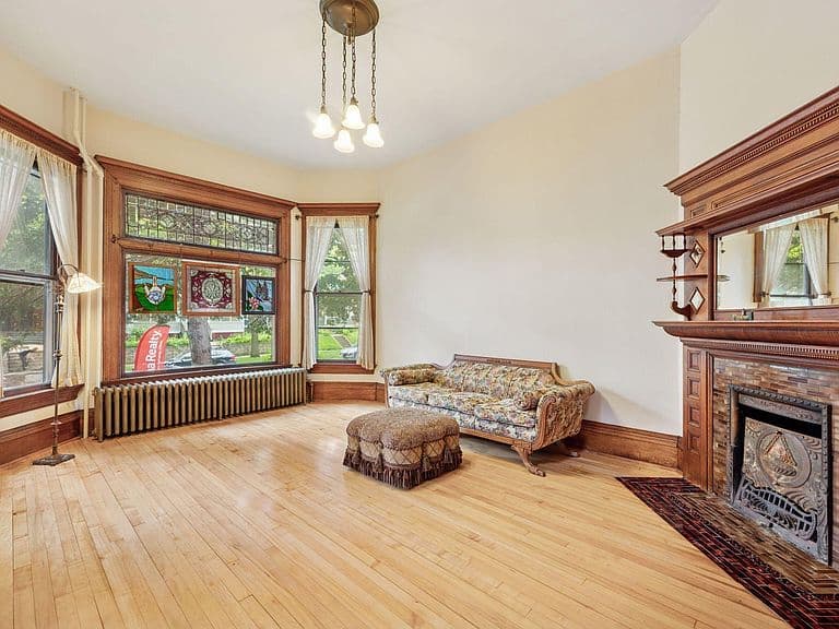 Listing photo 5