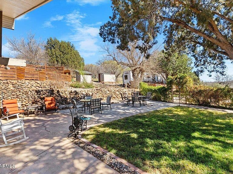 Listing photo 5