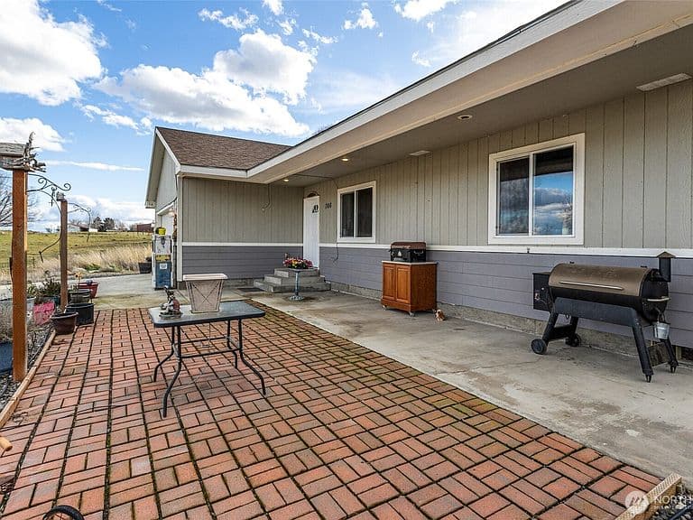Listing photo 4