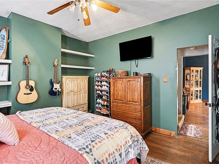Listing photo 5