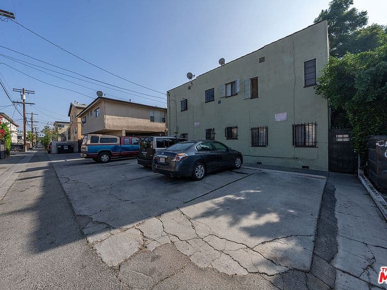Listing photo 5