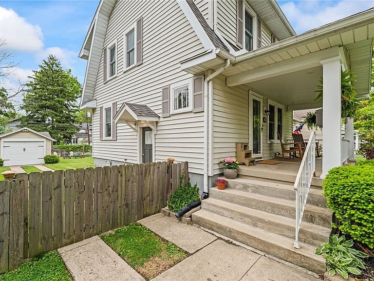 Listing photo 2
