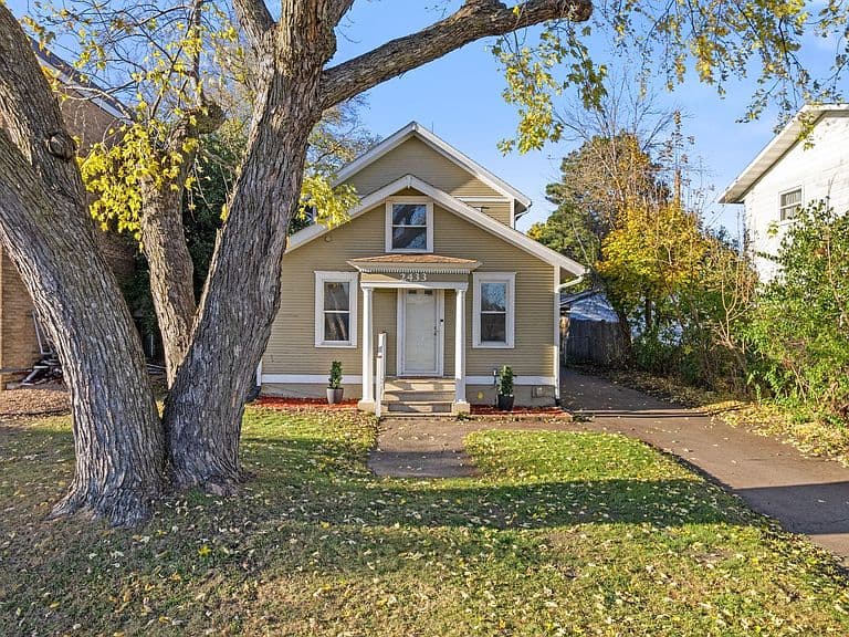 Listing photo 3