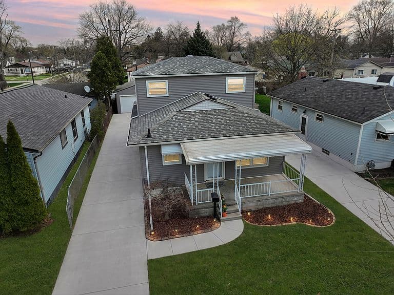 Listing photo 2