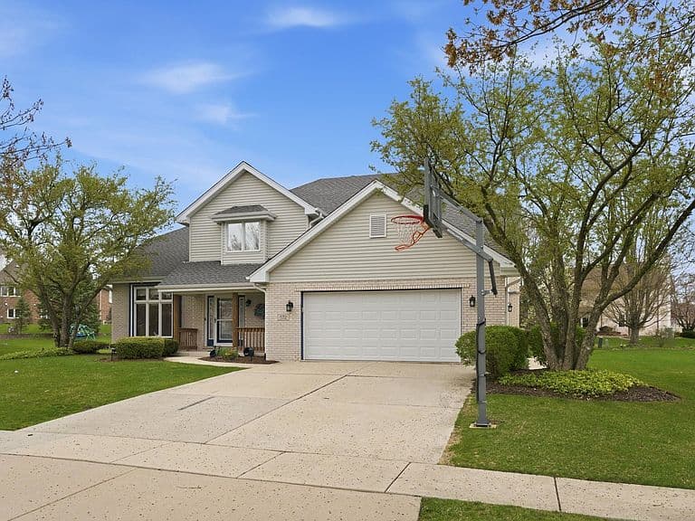 Listing photo 2