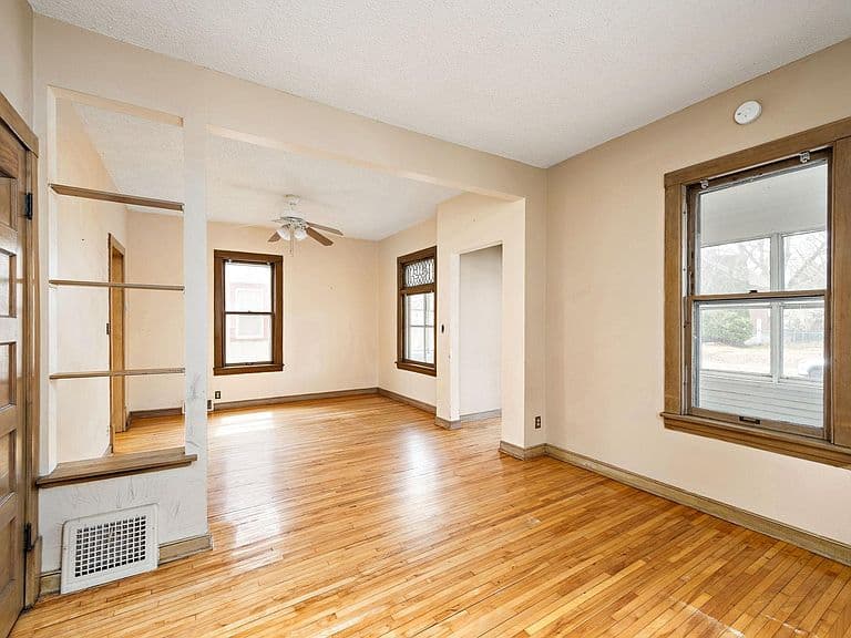 Listing photo 5