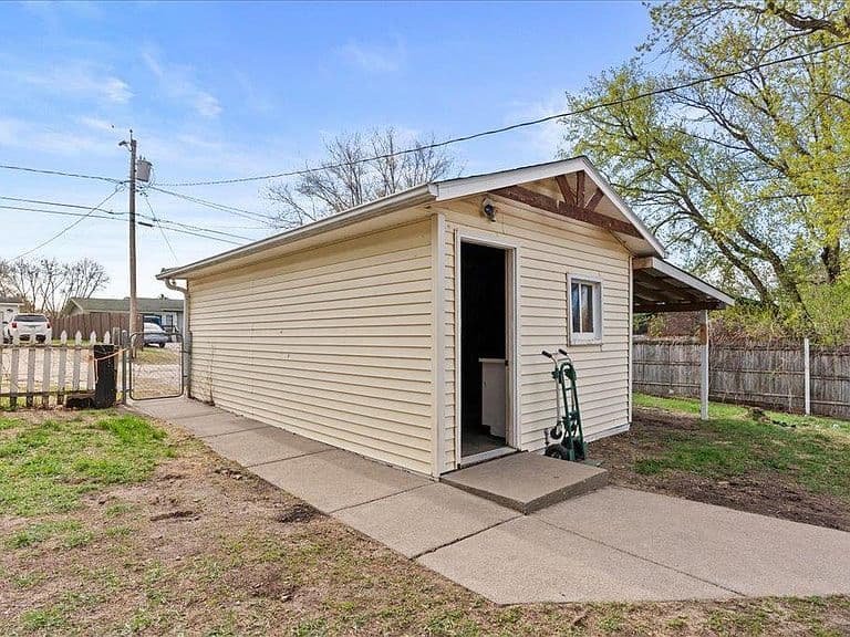 Listing photo 4