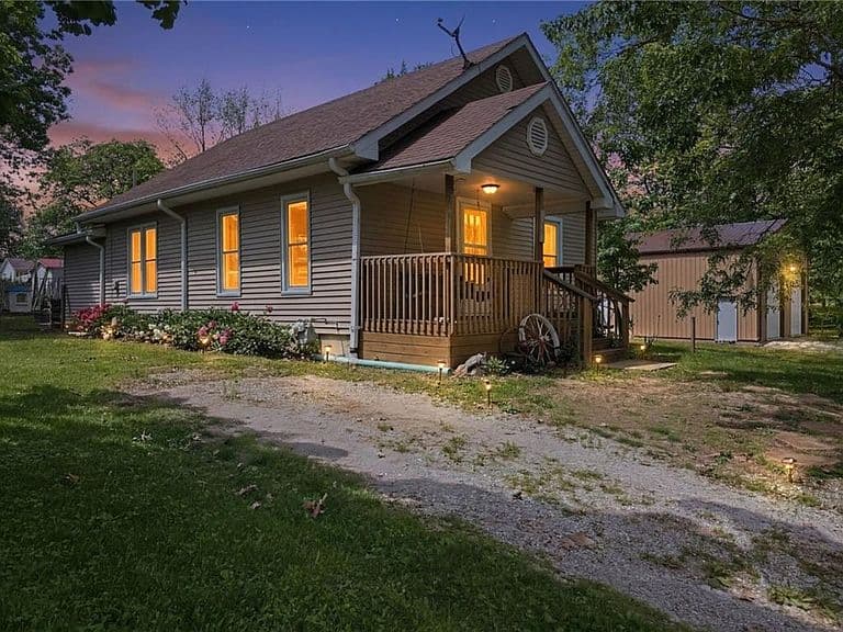 Listing photo 3