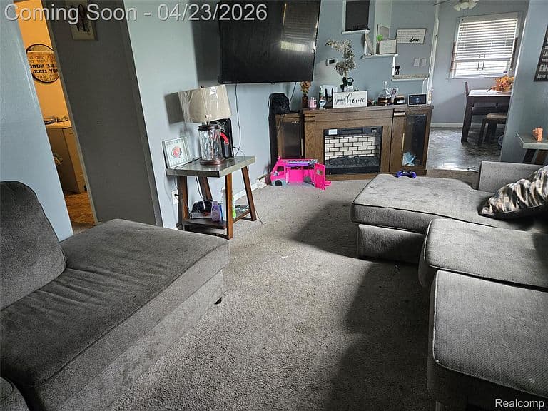 Listing photo 3