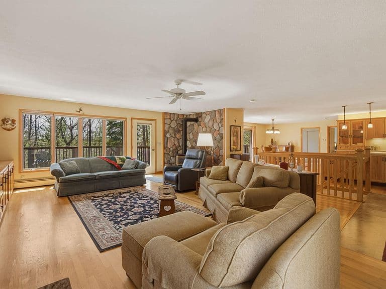 Listing photo 5