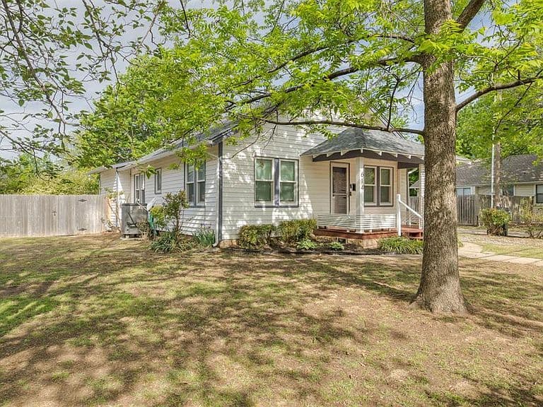 Listing photo 3