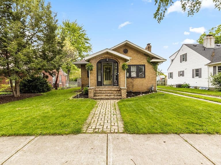 Listing photo 3
