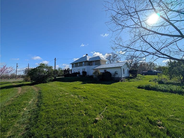 Listing photo 5