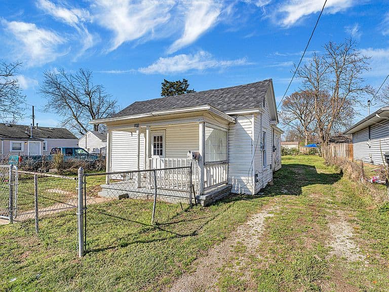 Listing photo 3