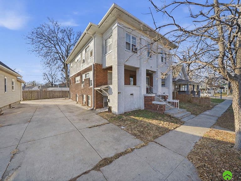 Listing photo 2