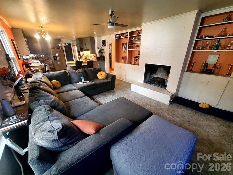 Listing photo 3