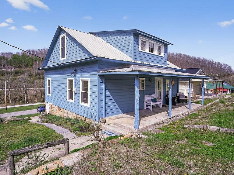 Listing photo 2