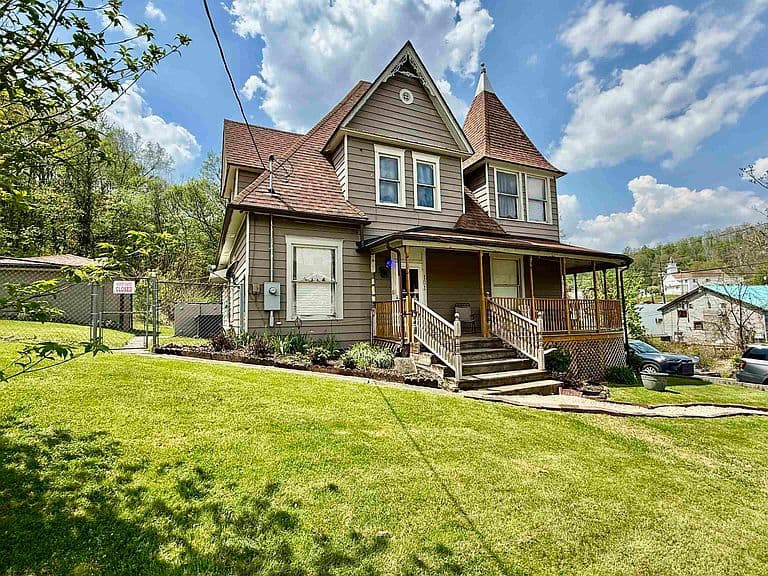 Listing photo 2