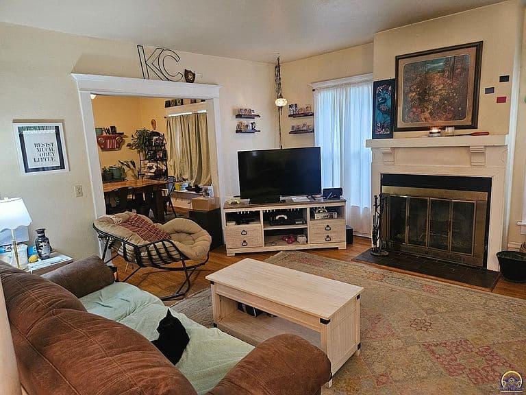 Listing photo 3