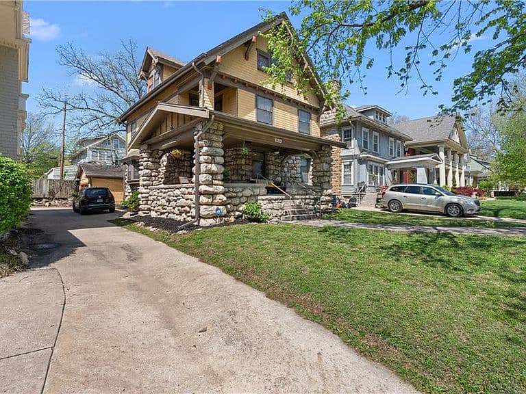 Listing photo 3