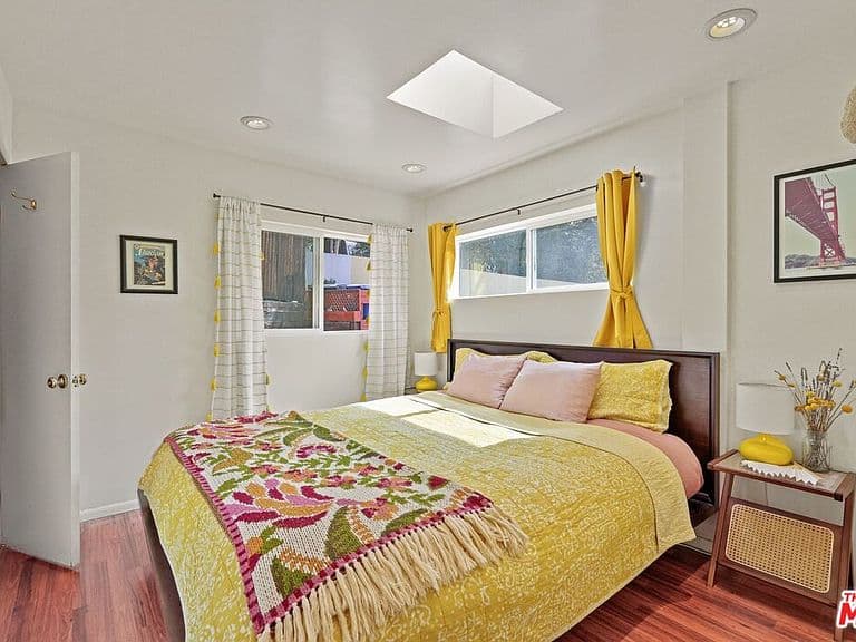 Listing photo 5
