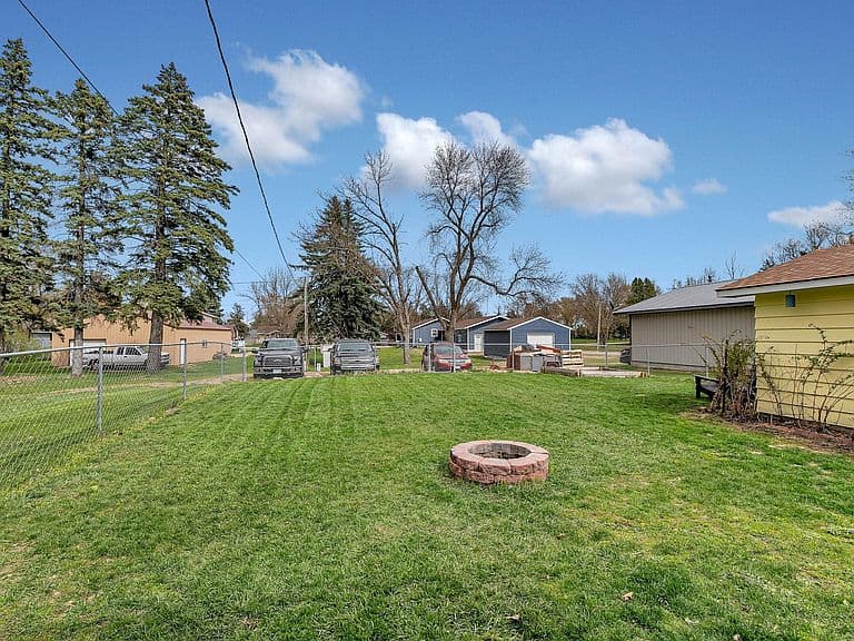 Listing photo 5