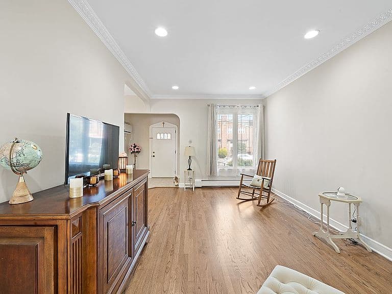 Listing photo 5