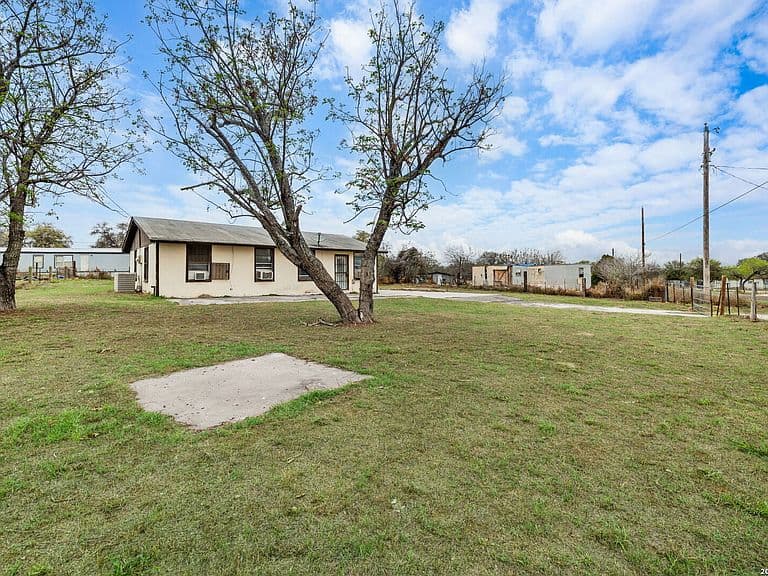 Listing photo 4