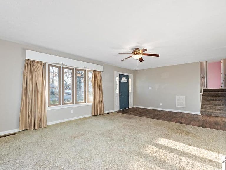 Listing photo 5
