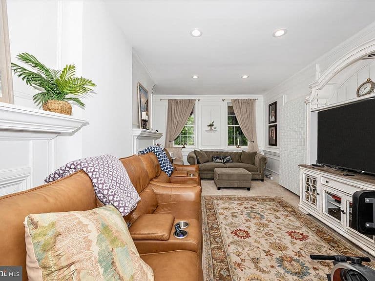 Listing photo 5