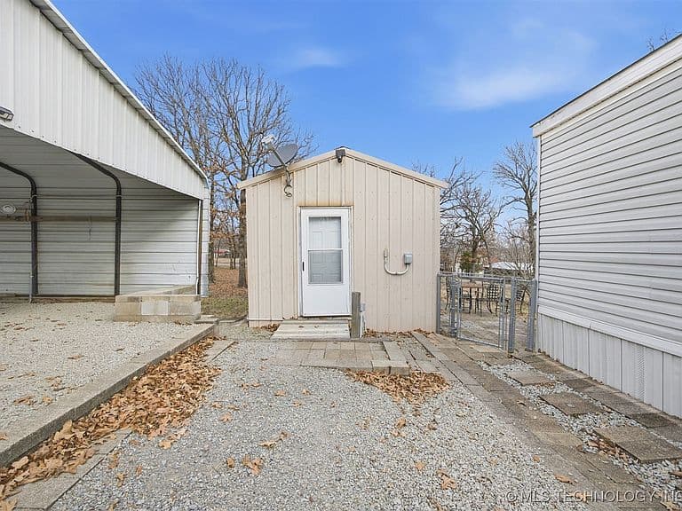 Listing photo 3