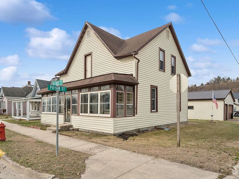 Listing photo 3